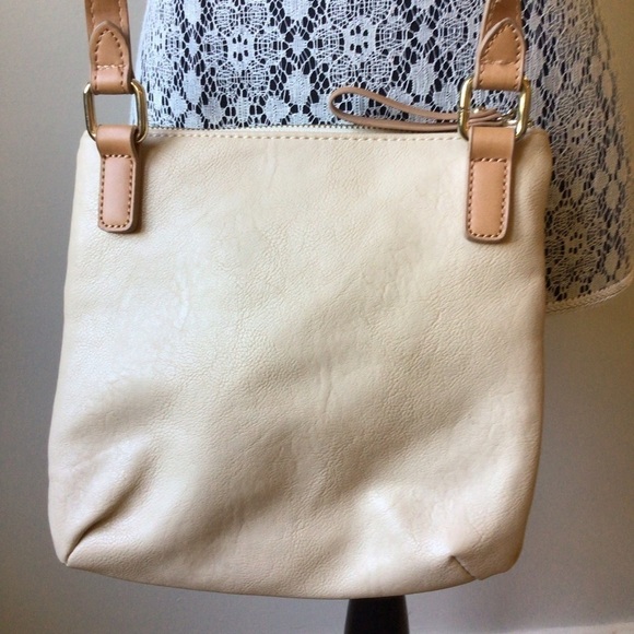 Vegan leather cross body bag with adjustable strap - Picture 3 of 6